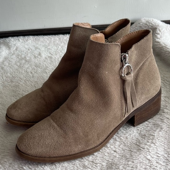 Steve Madden Dacey tan suede leather ankle booties - Picture 1 of 8